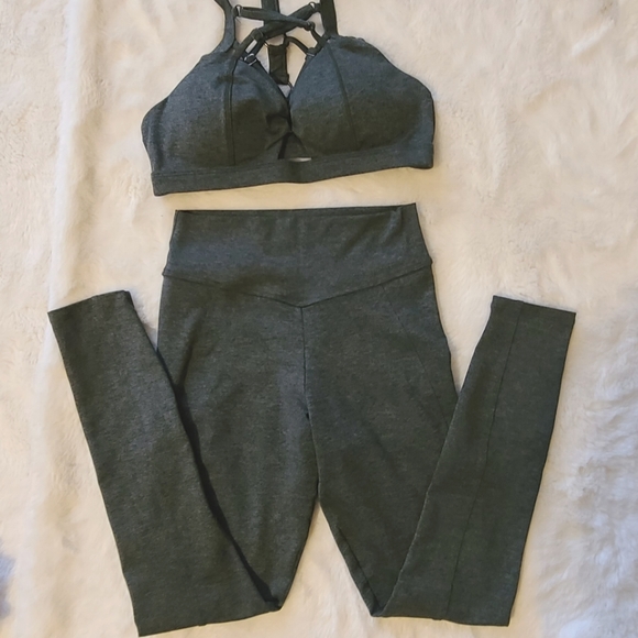 Bombshell Sportswear set - Picture 4 of 11